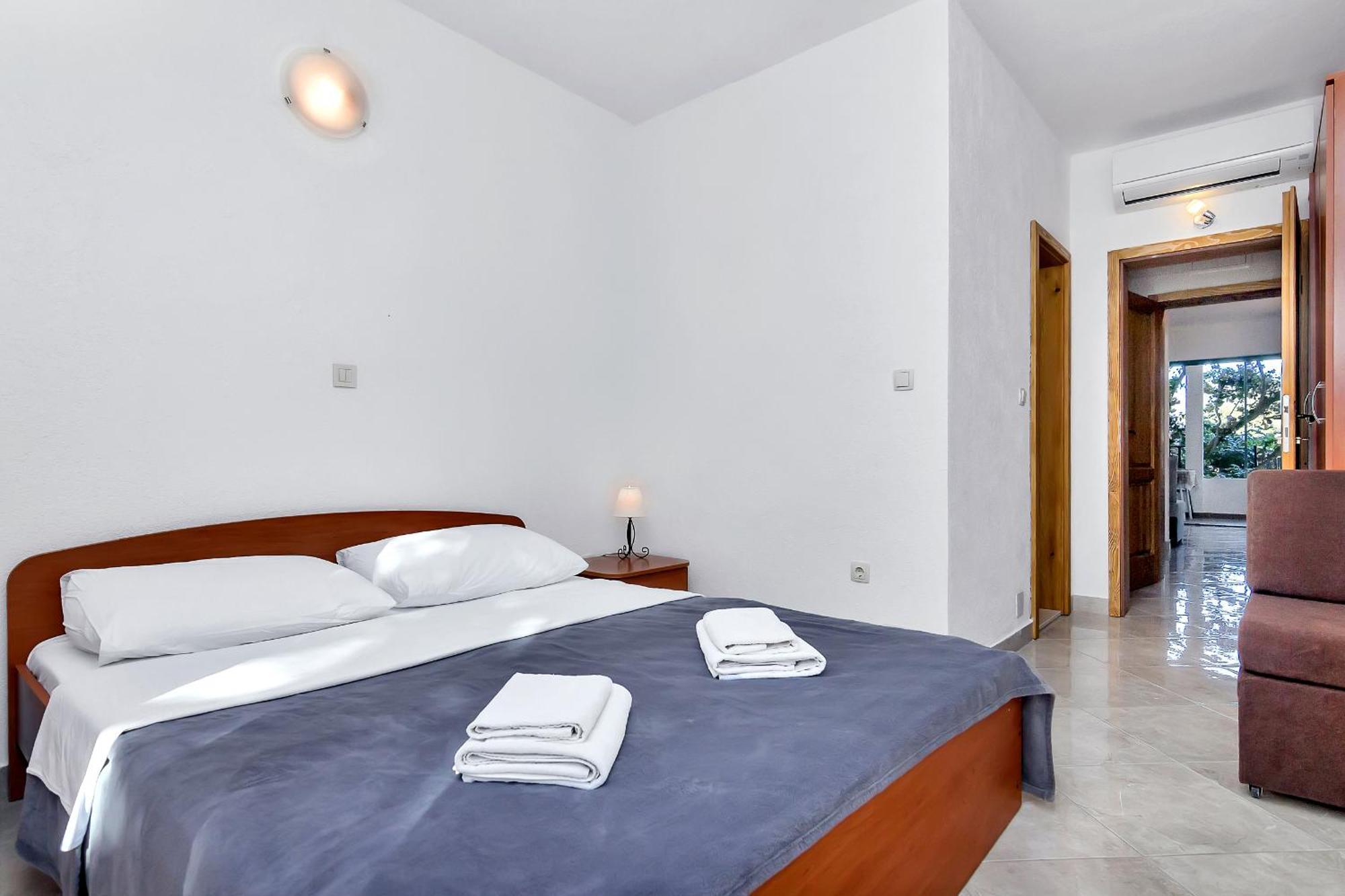 Apartmani Nikola Zastražišće Exterior foto