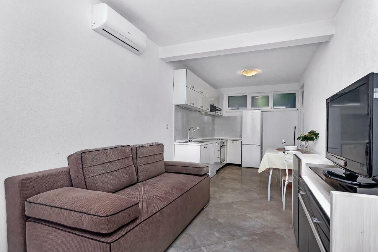 Apartmani Nikola Zastražišće Exterior foto